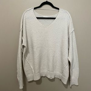 ✨RETROLOGY✨ Cream Sweater